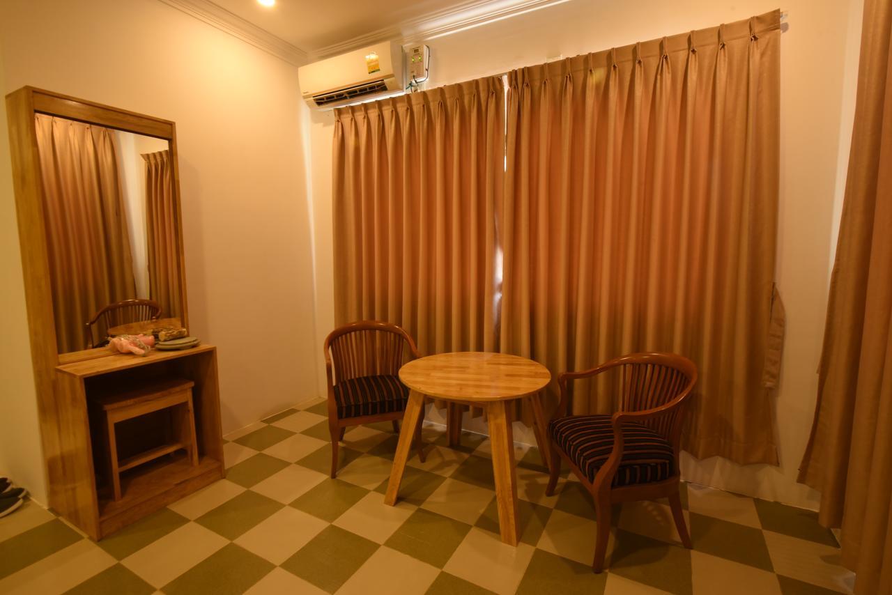 Breeze Hotel 3*