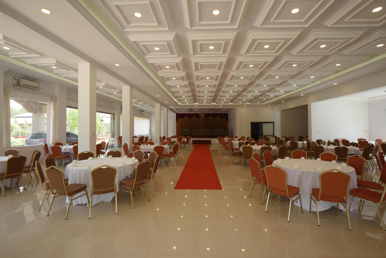 Breeze Hotel 3*